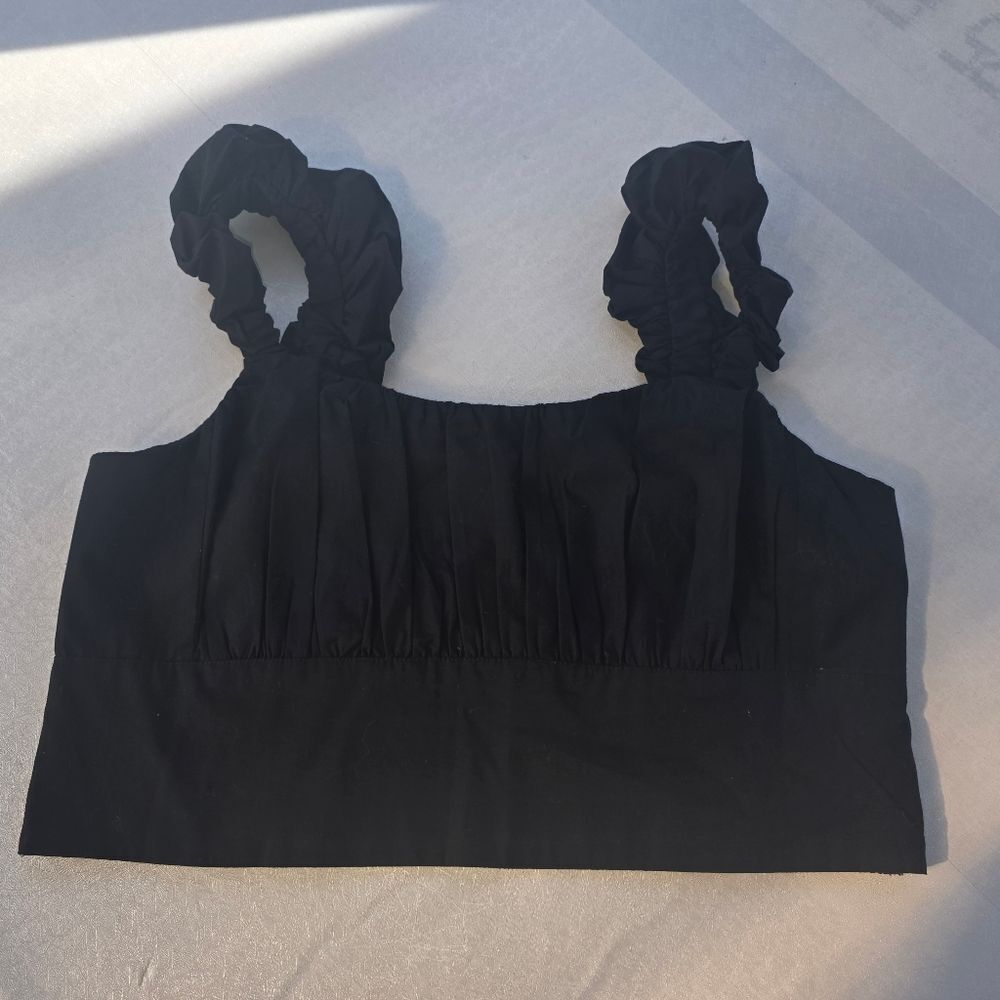 NWT Abercrombie & Fitch Black Poplin Scrunchie Strap Crop Top - Size L - Picture 2 of 9